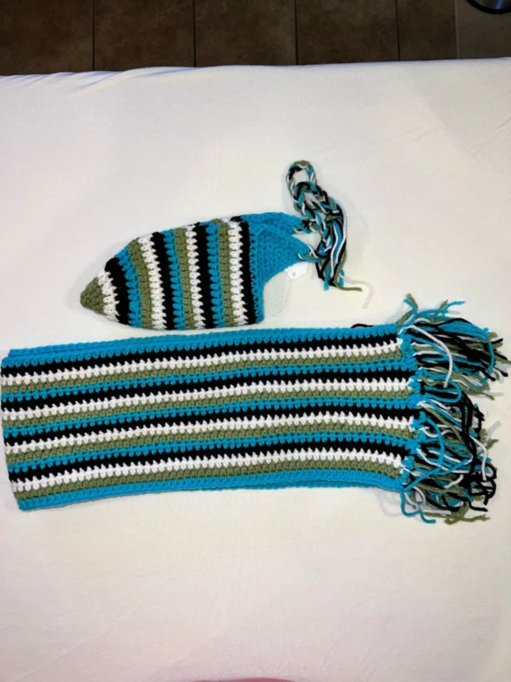 Handknit hat & scarf set (turquoise, black, green, white)‎ hiking skiing fishing